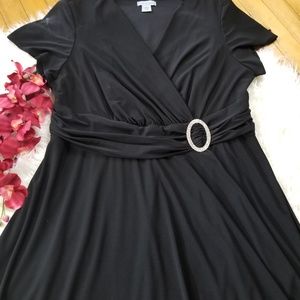 Catherines Dresses - Catherine's short sleeve v neck black dress Catherines Dresses - Catherine's short sleeve v neck black dress